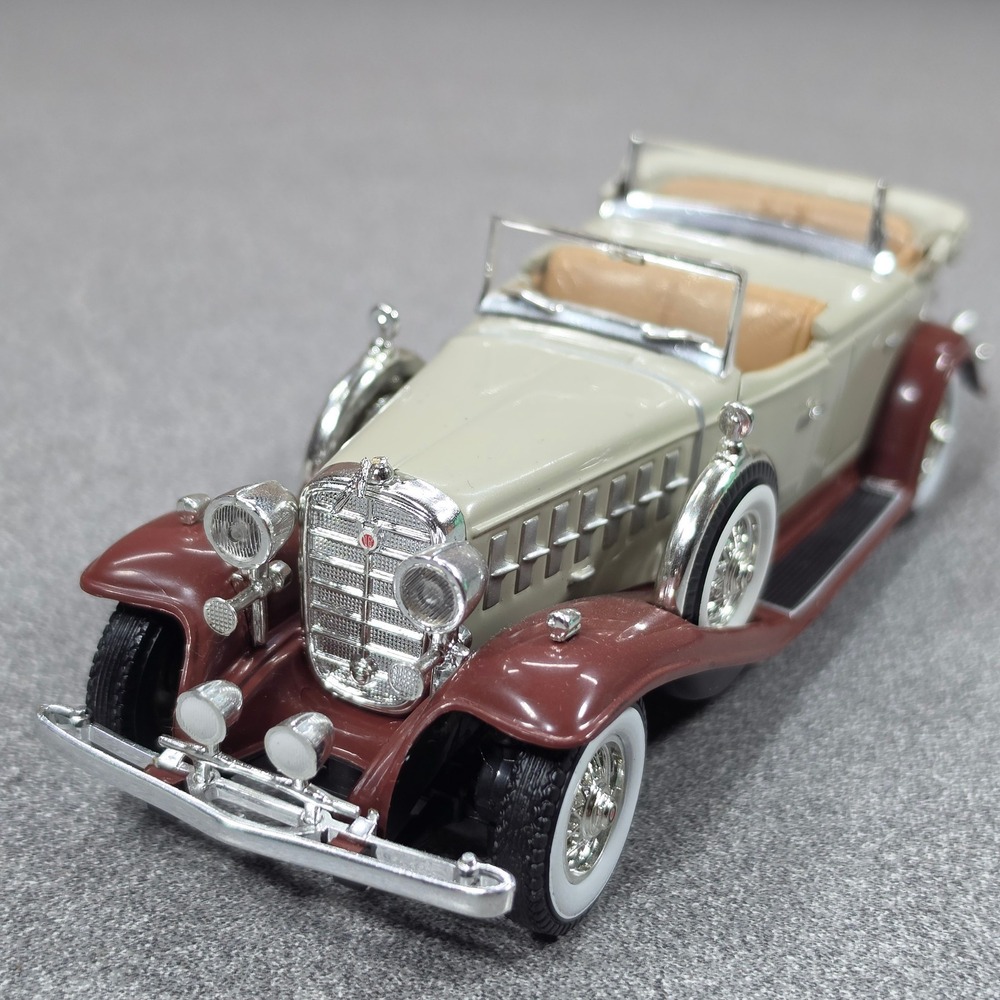 Cadillac 1932 Phaeton V16 Diecast Model Car Beige Maroon Excellent Condition
